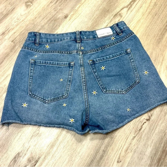 Khaki+Blue Cottagecore All Over Embroidered Dainty Daisy  Raw-hem Denim Shorts - Picture 4 of 7